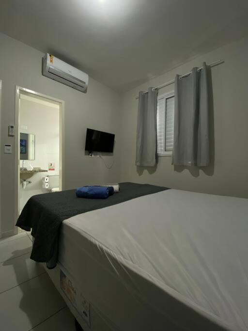 Aconchegante No Itagua, Ar Nos 2 Quartos *