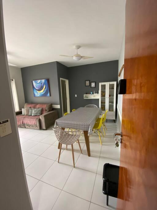 Aconchegante No Itagua, Ar Nos 2 Quartos Apartamento