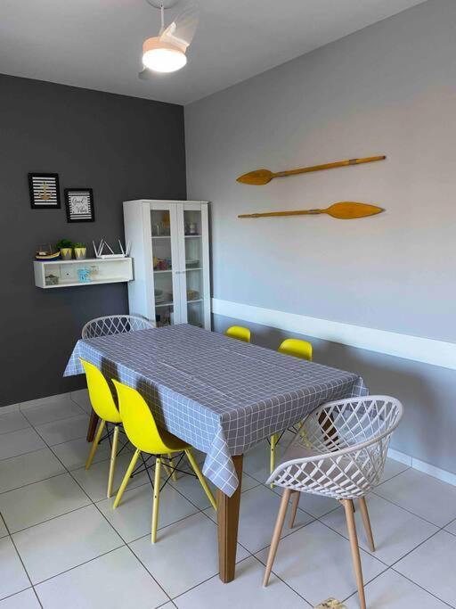 Apartamento Aconchegante No Itagua, Ar Nos 2 Quartos