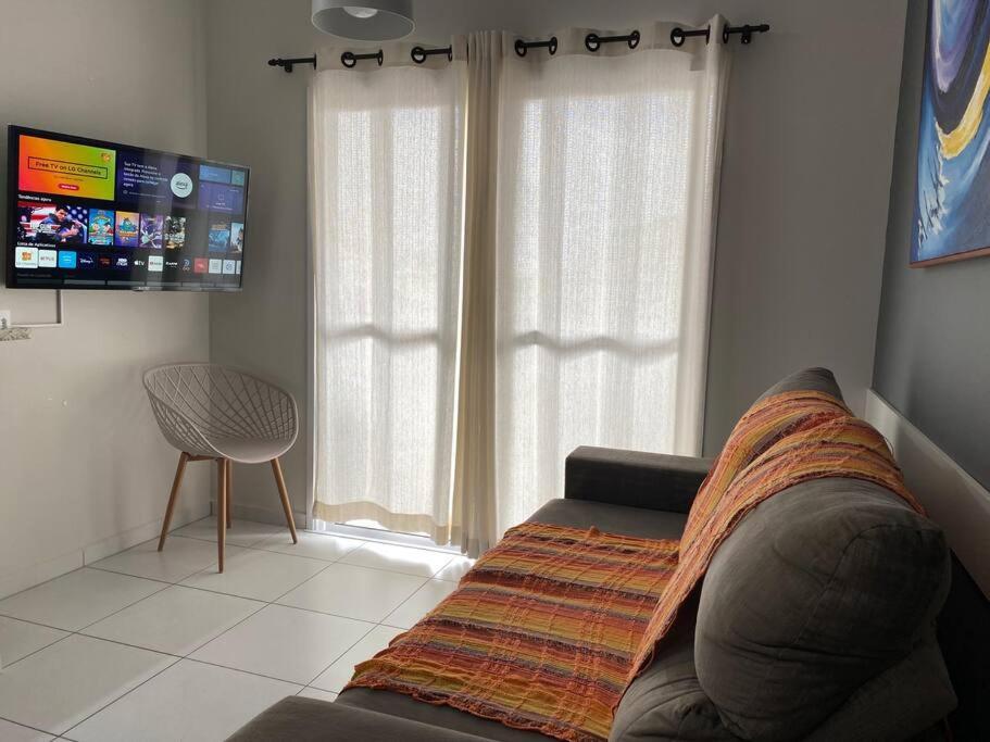 Apartamento Aconchegante No Itagua, Ar Nos 2 Quartos
