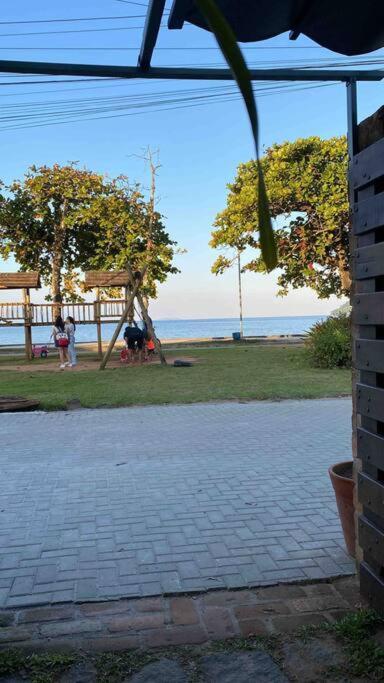 Apartamento Aconchegante No Itagua, Ar Nos 2 Quartos *